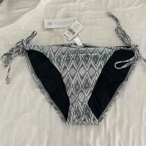 PilyQ bikini bottom. Grey and white Aztec pattern. Sz L. New with tags.